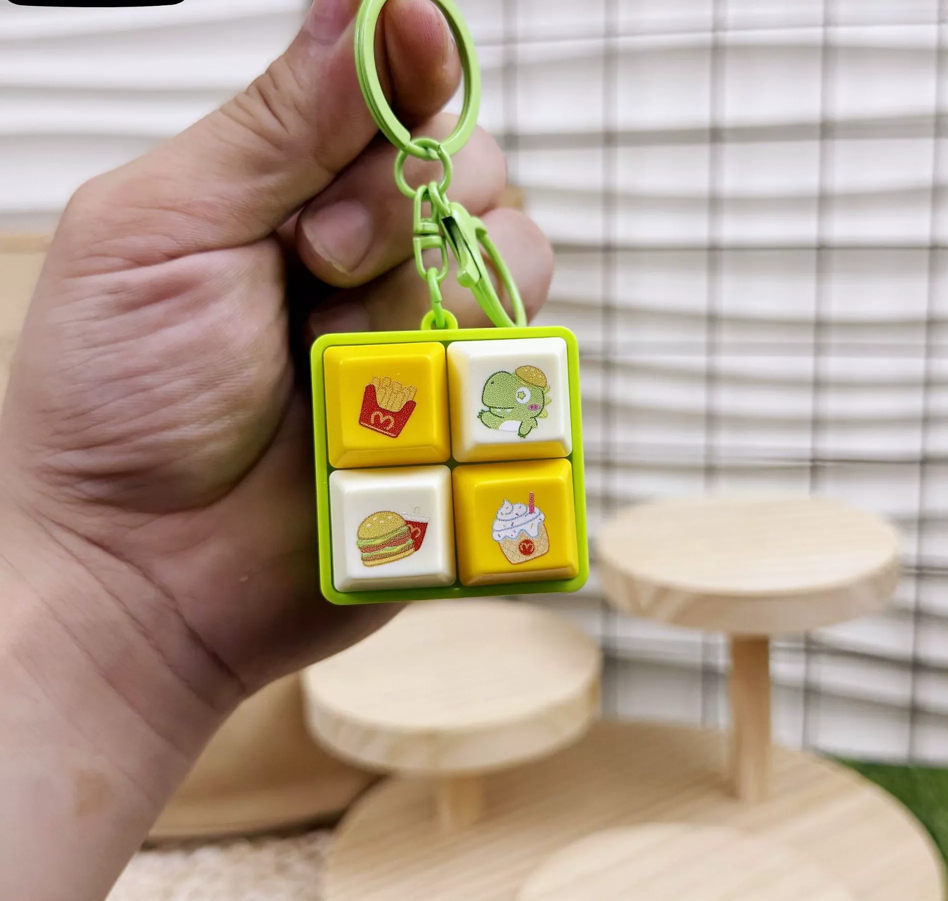 Creative Light-up and Sound-emitting Four-grid Keyboard Keychain,Fun Stress-relieving Student Toy,Bag Pendant - Image 2